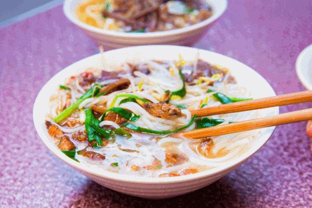 重庆渝北龙兴广场附近购物商场,前方到站工贸