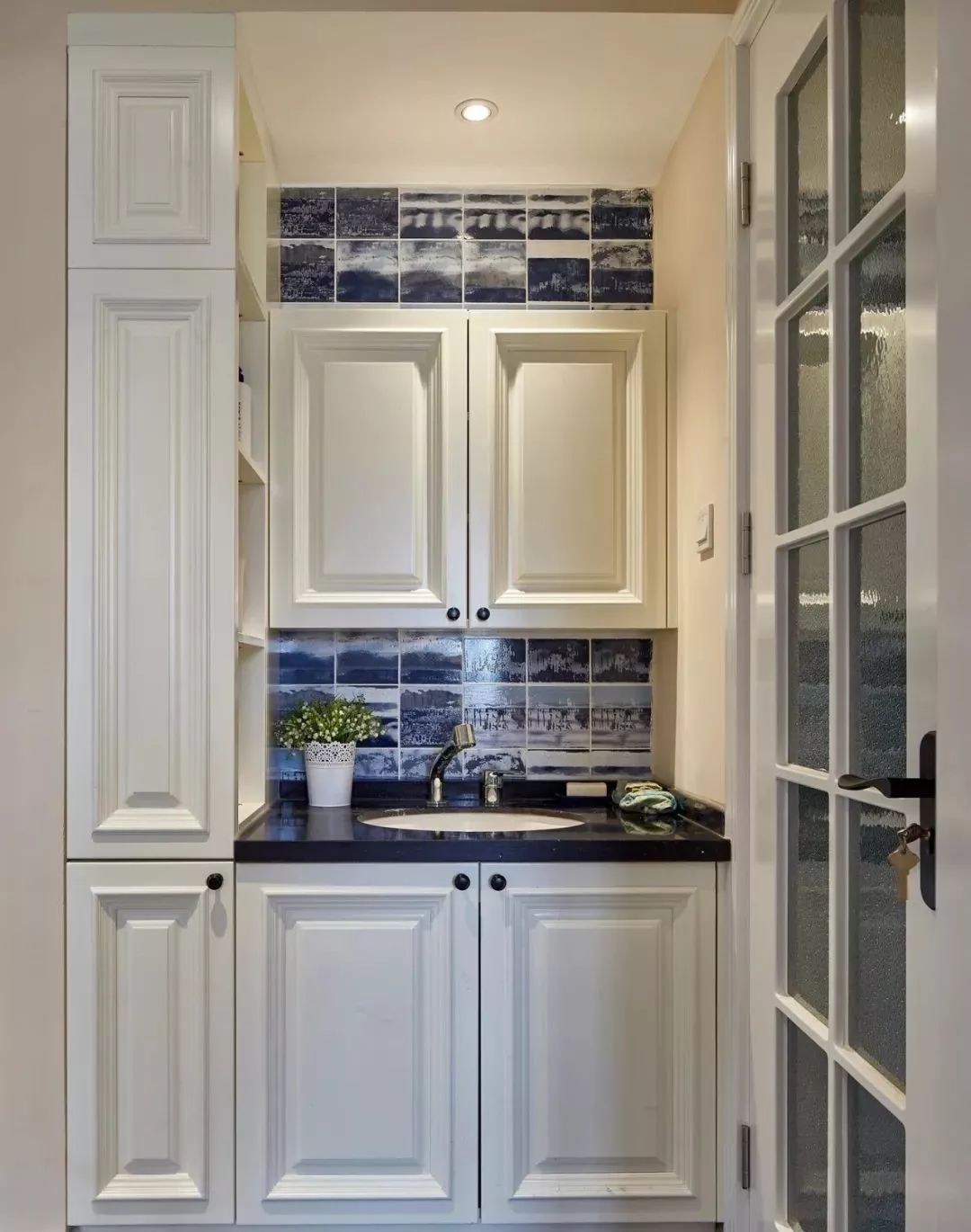 有没有什么办法解决镜子对着门,怎么解决镜子对着门的问题