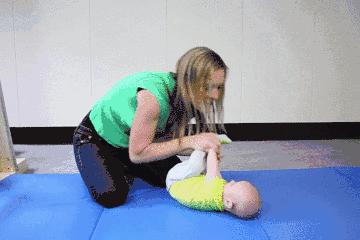 育婴师实操视频辅助翻身,如何教宝宝翻身