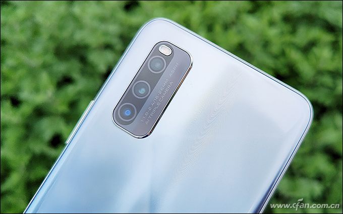 iqooz1天玑1000是骁龙多少,iqooz1全面评测首发天玑1000plus