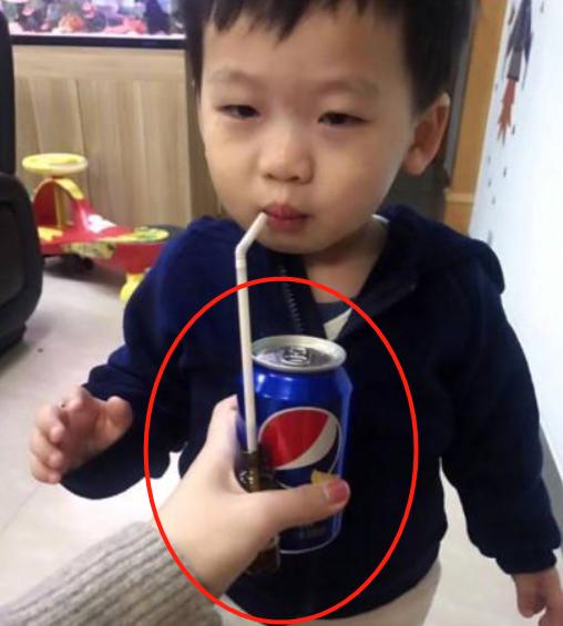 父母为了孩子假装看书,父母为了孩子学习看书