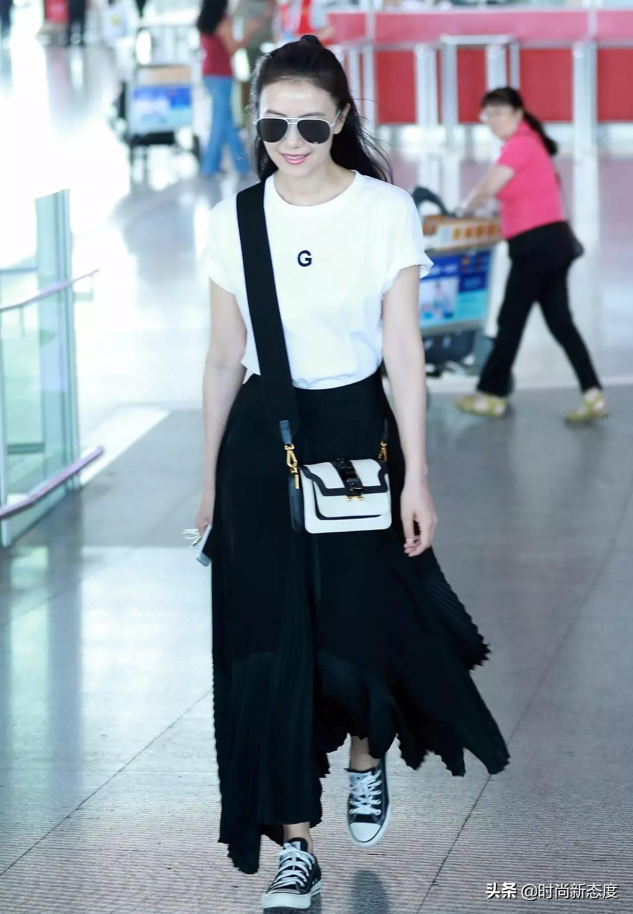 百褶纱裙要怎么搭配上衣才好看,百褶纱裙怎么搭配最好看