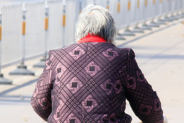 怎么避免长老年斑的方法,怎么预防长老年斑的方法