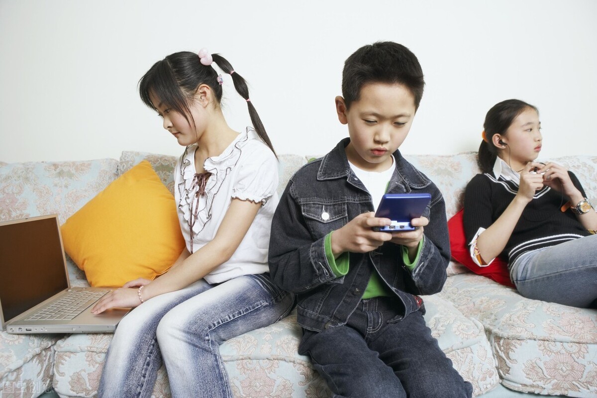 儿童怎么避免插座危险,被插座电了该如何自救