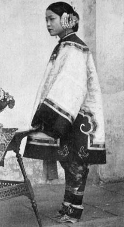 aj鞋多少年历史,中国鞋子的历史变迁