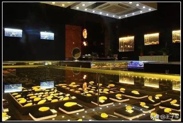 红宝石翡翠真假 (假蜜蜡和翡翠的区别)