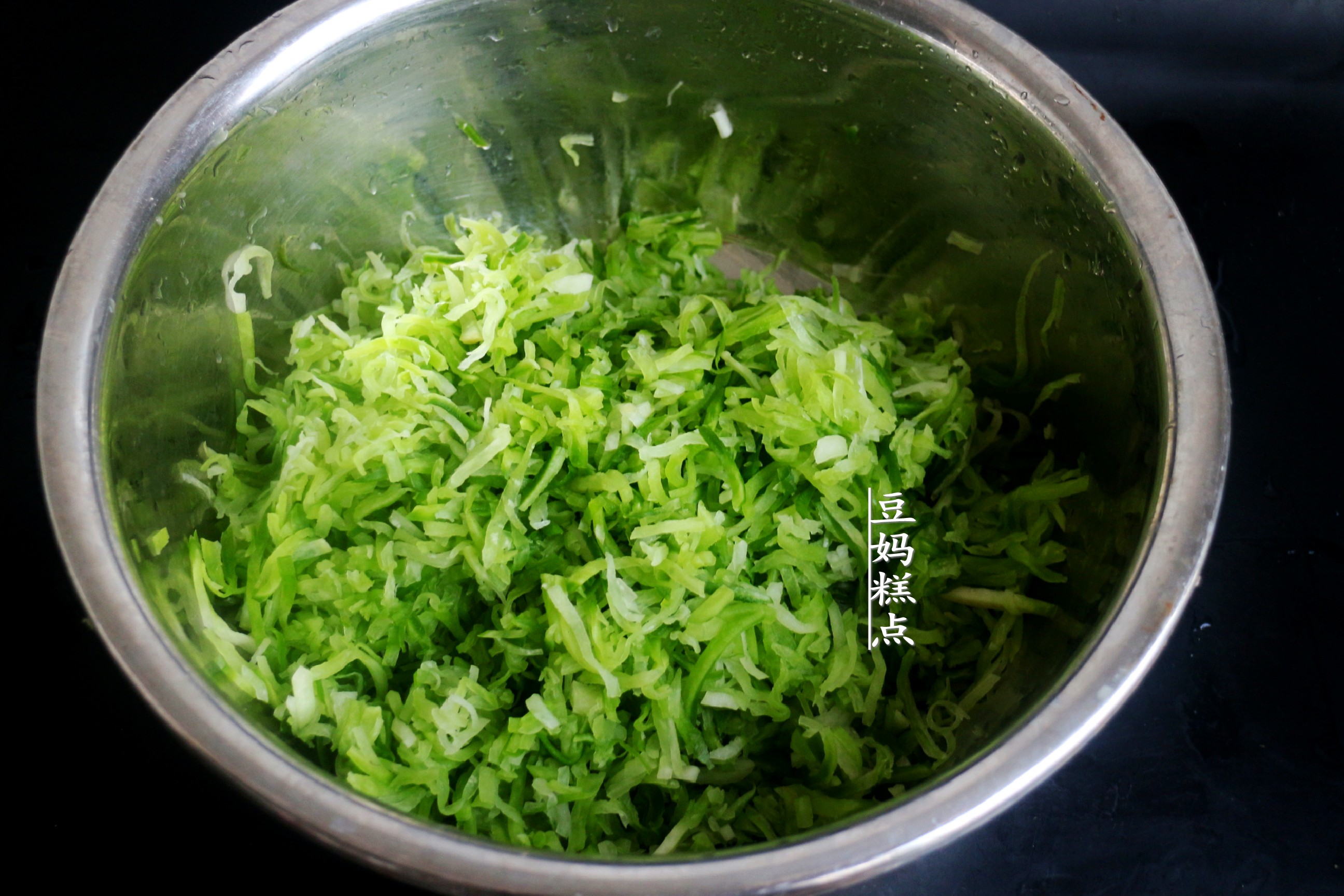 炸好丸子萝卜怎么做好吃,萝卜丸子放什么炸又酥又软