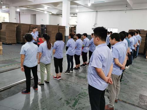 高考结束后我就踏上了打工的路,高考结束去工厂打工