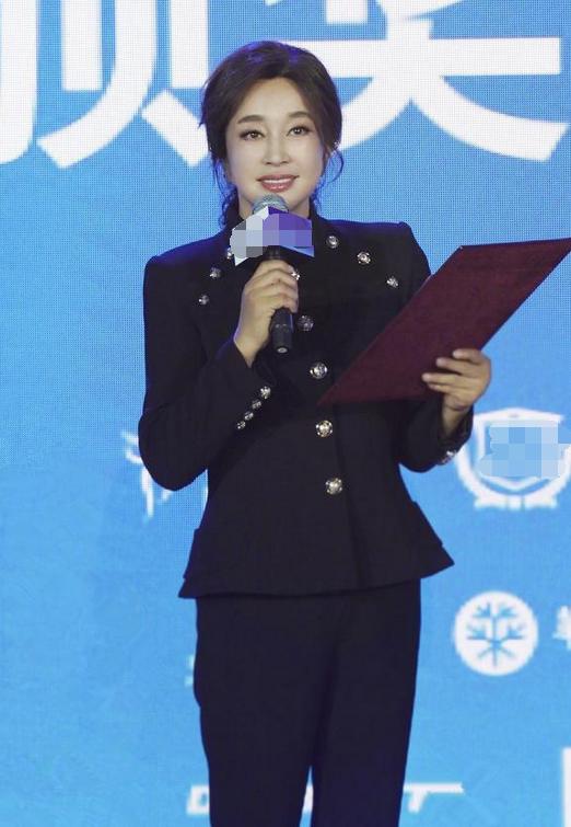 刘晓庆夏天穿的运动装都有哪些,刘晓庆穿羽绒服好看吗