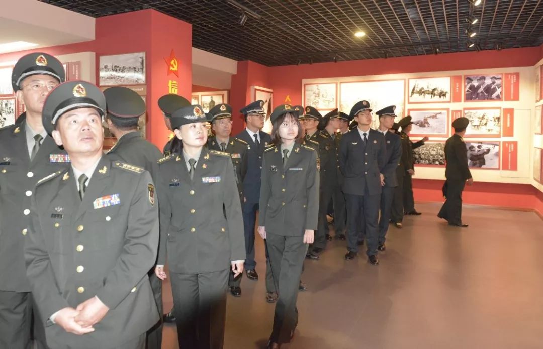 跟32127部队*党**员干部一起,到大连档案馆感悟“信仰的力量”!