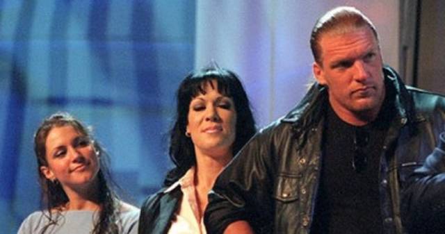 WWE暗关系真多，HHH劈腿公主，前女友给踹了