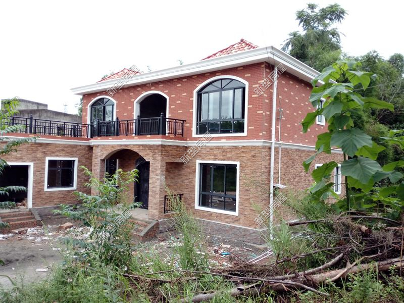 自家建房落水管放在墙里还是墙外,农村建房天沟落水管怎样装才合适