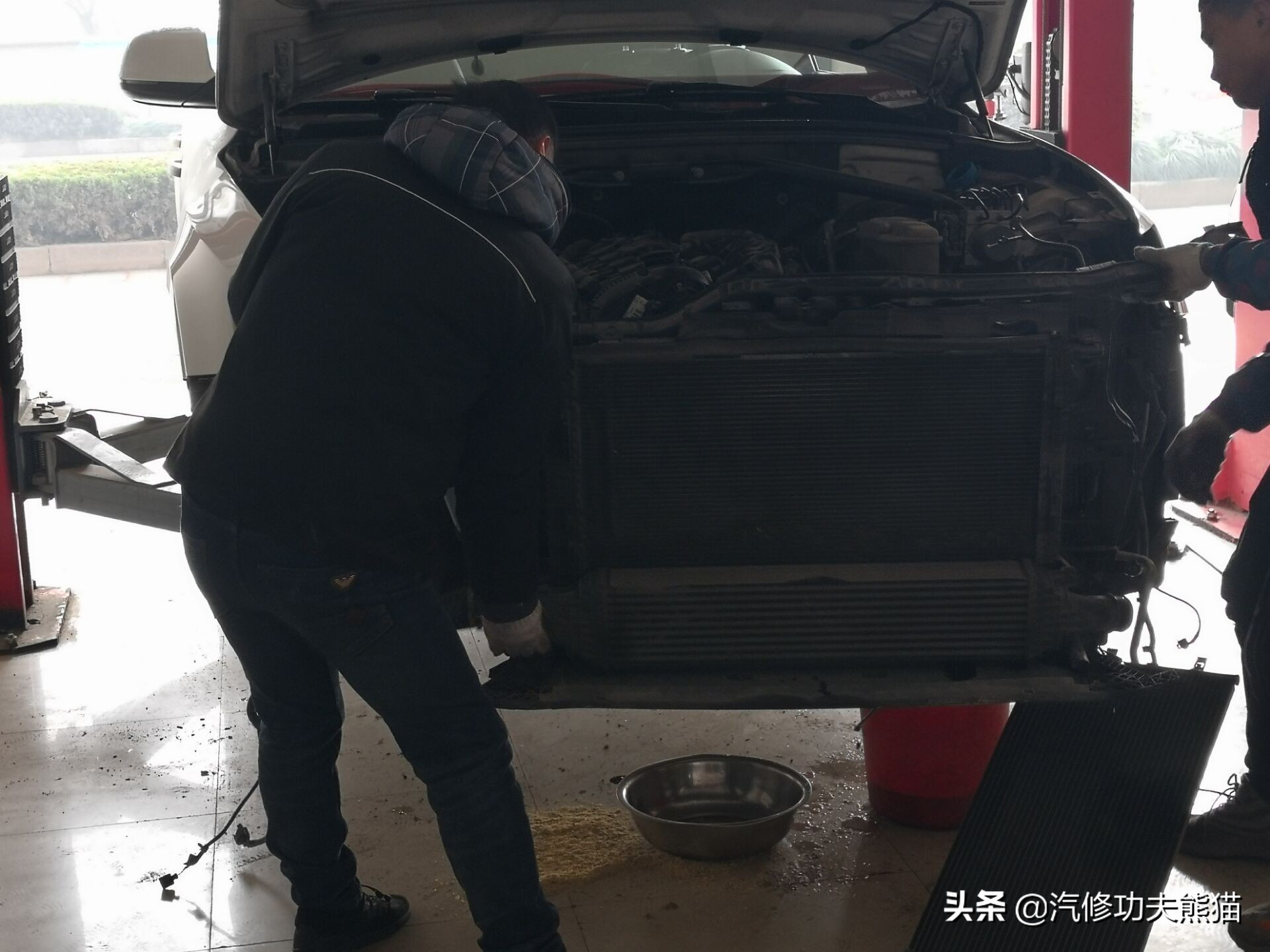 奥迪q53.2自吸发动机烧机油吗,12款奥迪q5发动机烧机油改进