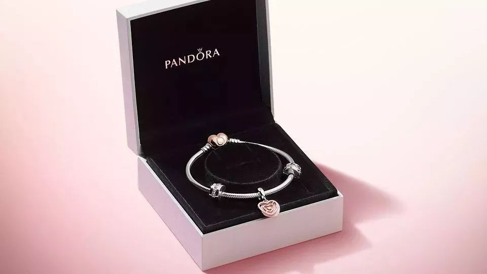 潘多拉一个手链多少钱,潘多拉的银饰为什么贵