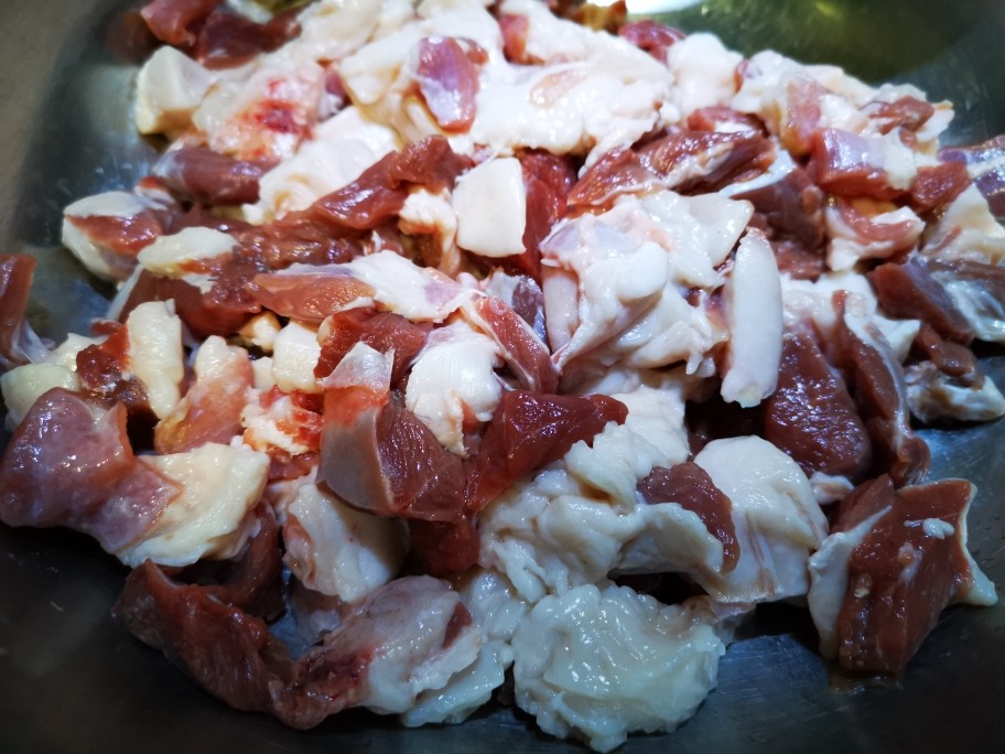 羊肉串怎么用烤箱烤出来鲜嫩多汁,烤羊肉串的做法和腌制方法烤箱版