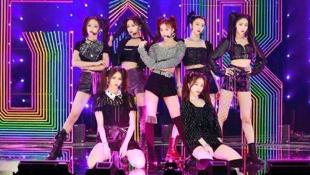 曾被成龙捧红却为家庭放弃,24岁被成龙捧红的女星