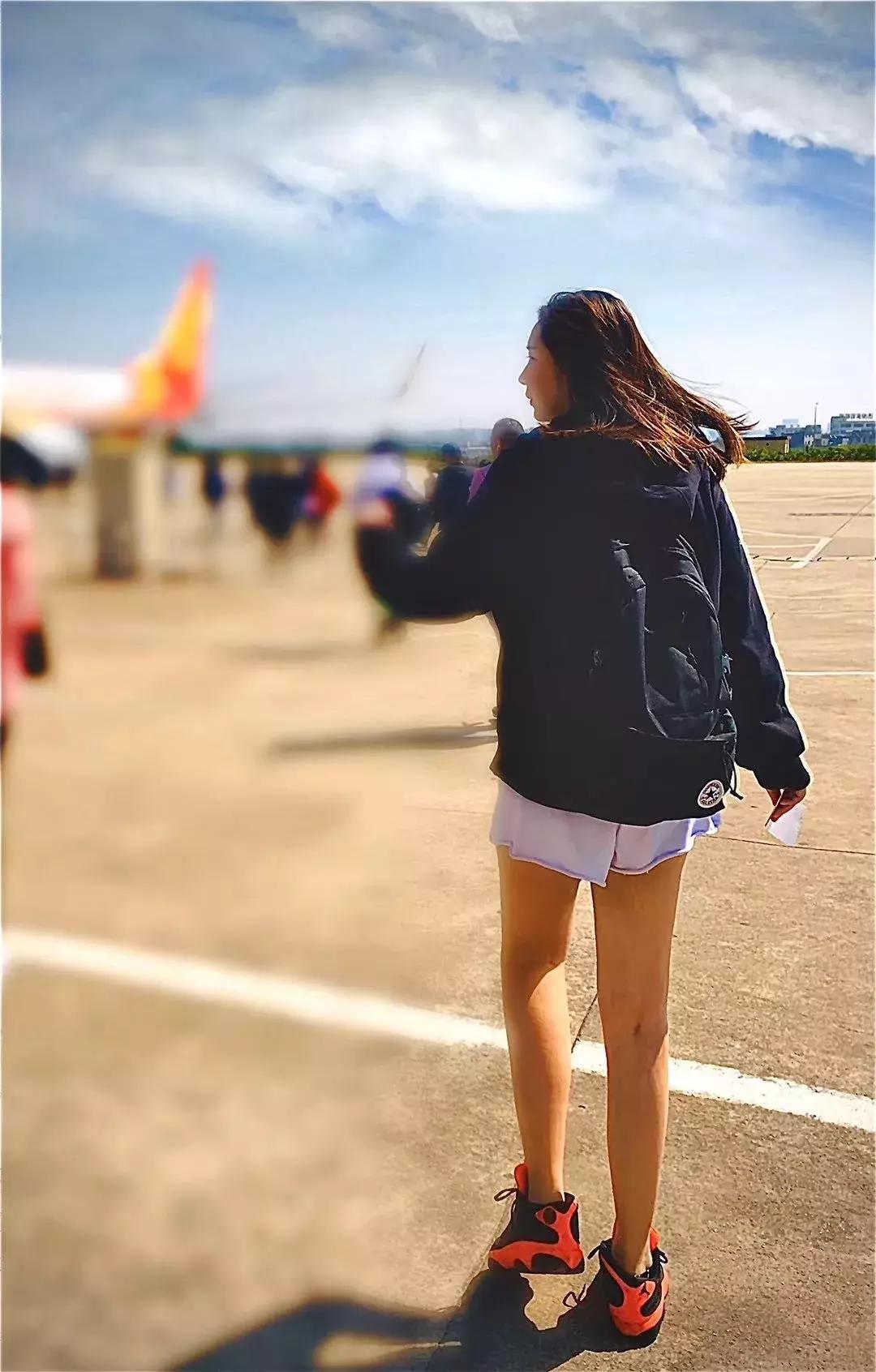 比黑丝妞还让人无法抵抗的,是这些穿球鞋的漂亮妹妹...