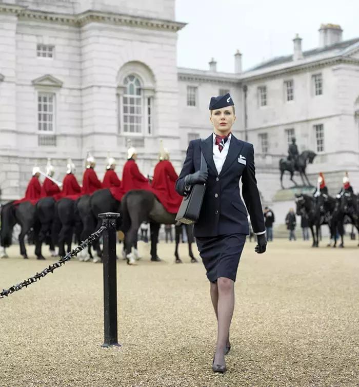 世界各国空姐的颜值 (各国空姐美丽动人)