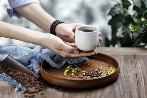 好朋友之间渐行渐远有必要挽回吗,朋友为什么关系好一阵又不联系了