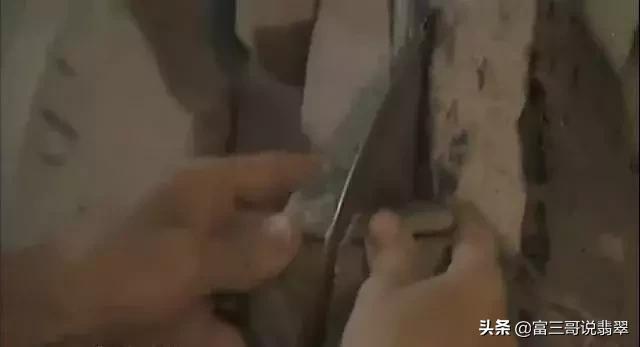 翡翠原石切了卖还是当赌石卖好,那些年切垮的翡翠原石