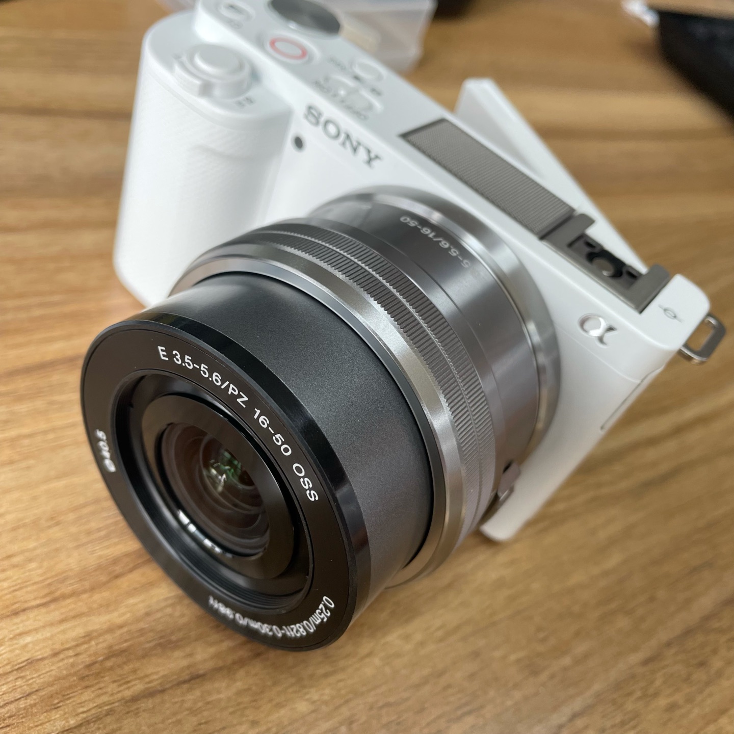 索尼zv-e10配适马500f1.4的镜头如何,索尼zv-e10相机视频效果