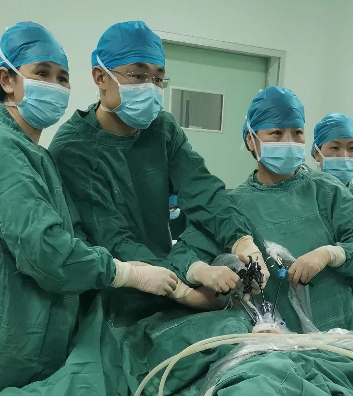 从“微创”到“无痕”~长汀妇幼妇科团队成功完成两例单孔腹腔镜手术！小切口大世界……