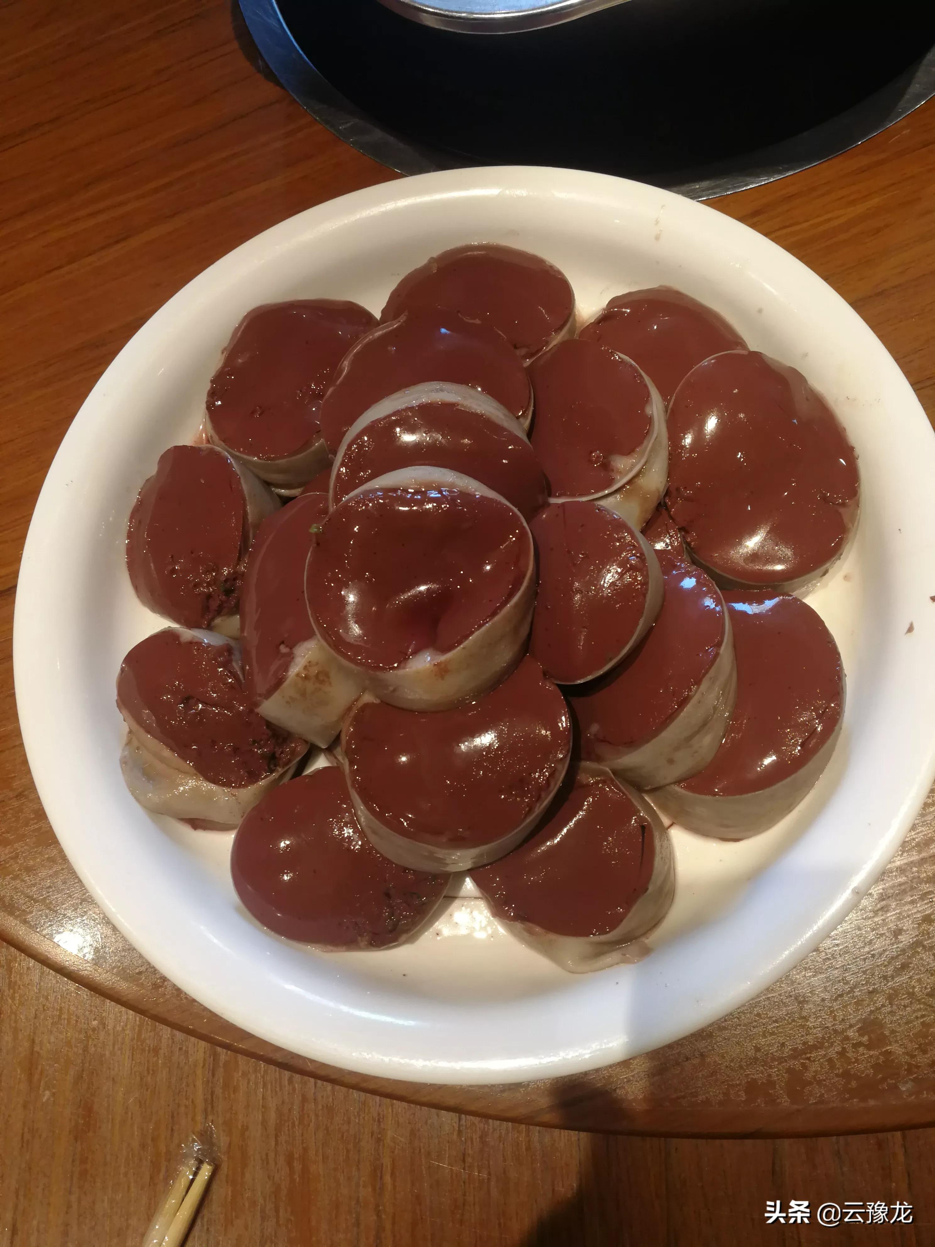 正宗东北杀猪菜视频,东北杀猪菜血肠视频