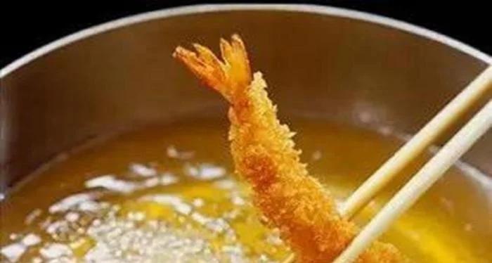 炸鱼剩下的油怎么处理,炸鱼炸虾剩下可以怎么做