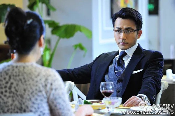 时隔九年重温《千山暮雪》莫绍谦依然是荧幕上最有魅力的“*兽禽**”