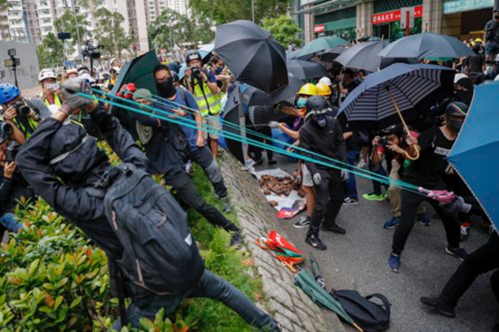 香港市民团结起来，把暴徒气焰压下去