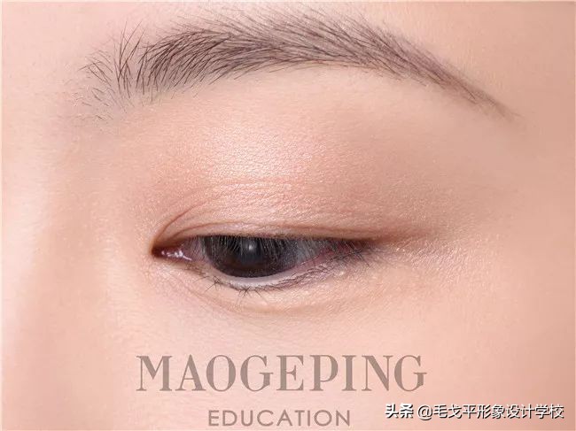 眼妆怎么画显大初学者,眼妆怎么画显大又干净清纯初学者