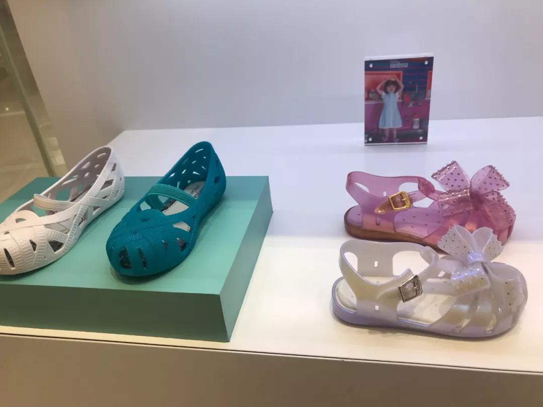 儿童凉鞋软底什么牌子好,儿童凉鞋哪种鞋底舒服