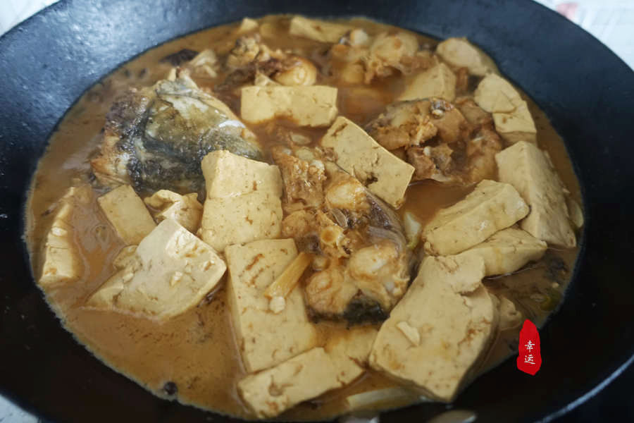 炖鱼的家常做法草鱼炖豆腐,五花肉草鱼炖豆腐怎么做才好吃啊