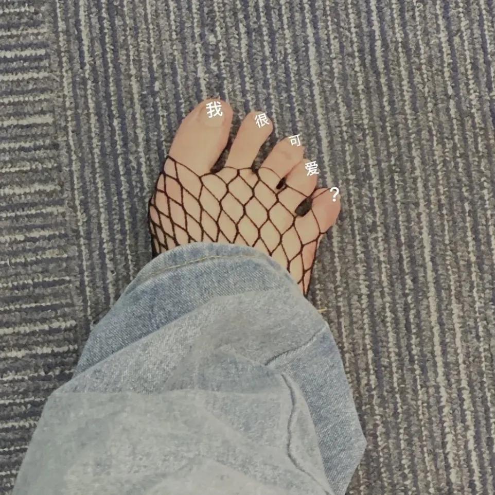 冬天如何穿黑丝，性感、不俗还保暖的那种？