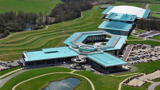 从奔驰女车主之怒另眼看足坛买人怎么才能不被坑!