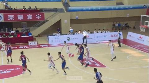 曾凭一己之力单挑法国后防线的人,曾经效力广东东莞cba篮球队的队员