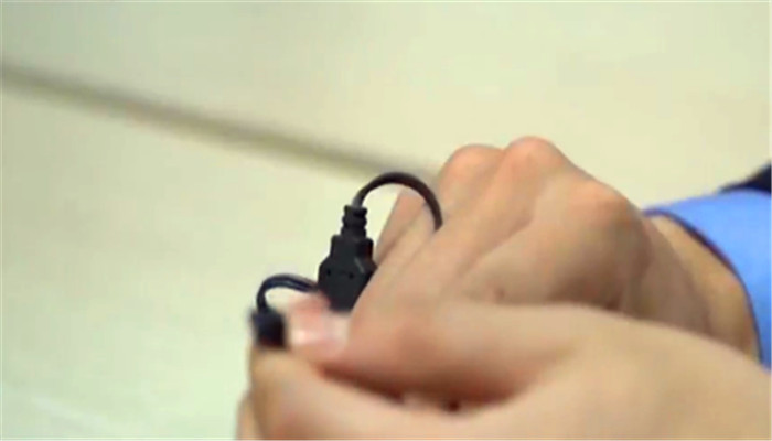 男子频繁偷房东内衣,男子偷进女邻居家发现惊天秘密