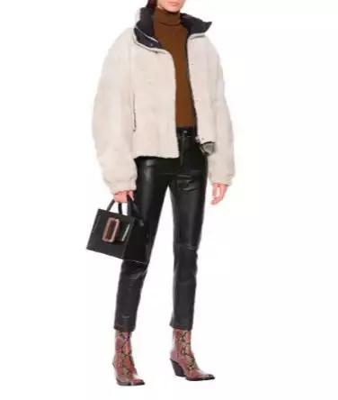 今日份博主穿搭风推荐简单且纯粹,各种类型都能驾驭的穿搭博主