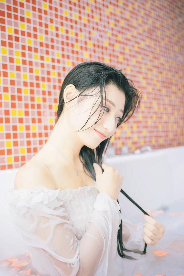 女生约会的千层套路!划到最后有惊喜!来看好闻的暗香少女~