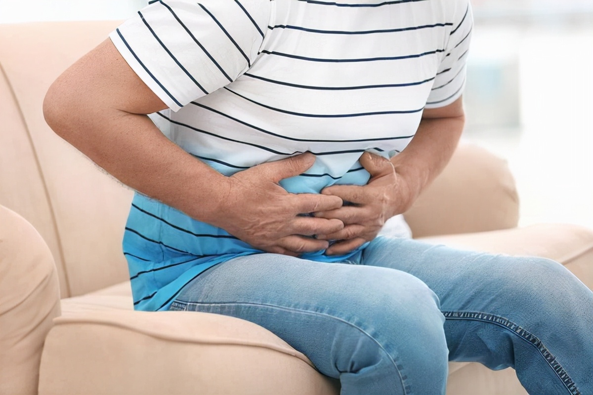 肝囊肿14cm无任何症状要处理吗,肝囊肿和胆囊息肉有什么症状