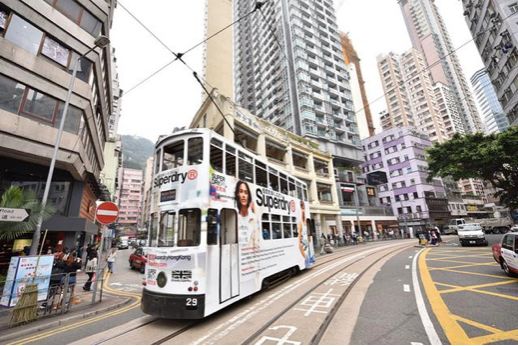 看看香港的私家车和地铁站你才知道什么叫快节奏生活