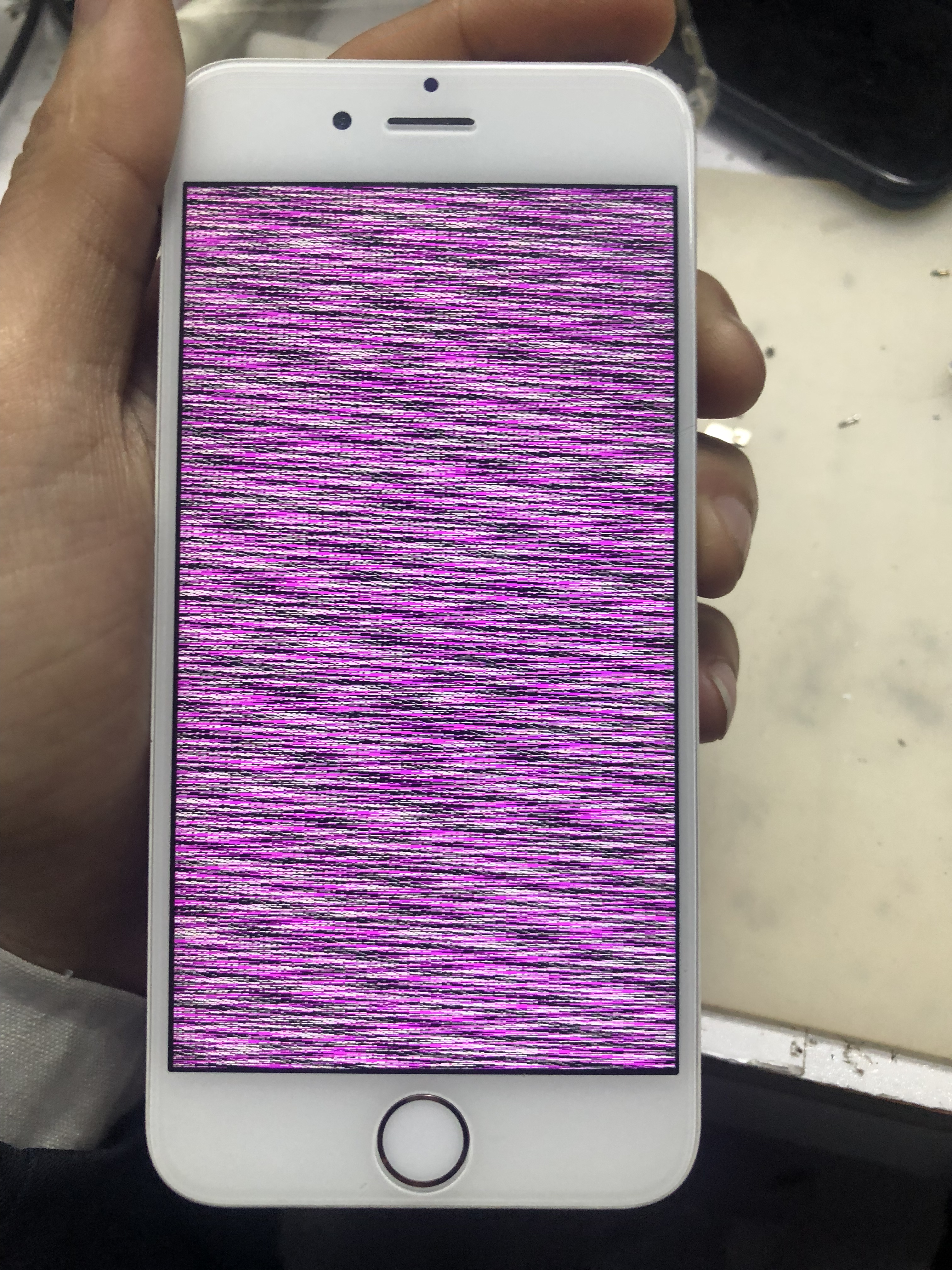 苹果6s不停重启花屏,苹果6s不间断重启