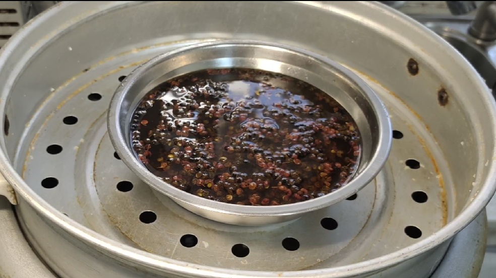 大厨教你制作青花椒油,大厨教你花椒酱的制作方法