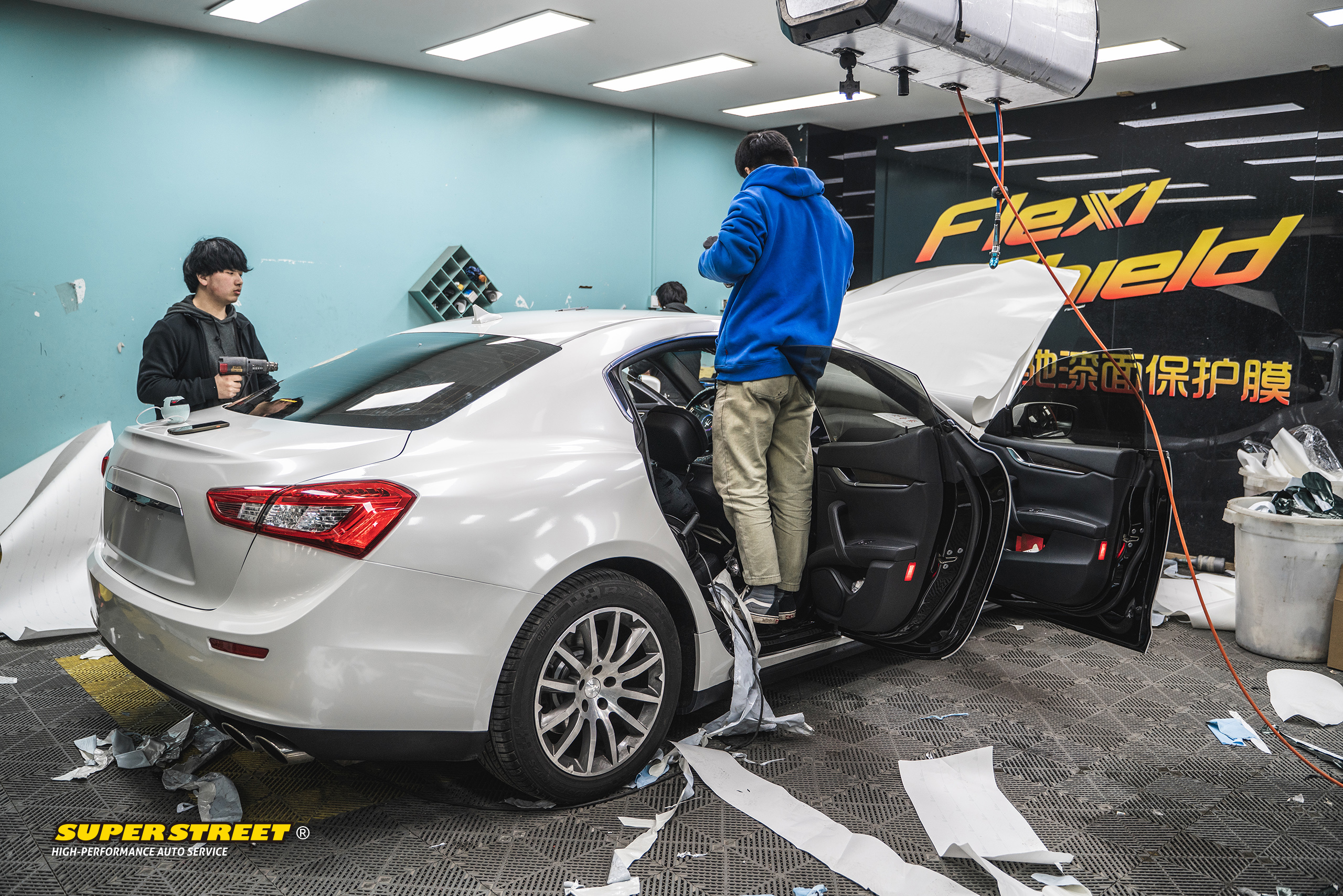 玛莎拉蒂吉博力汽车贴膜改色,superstreet改装