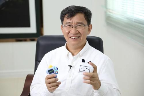 大疆创始人汪滔玩无人机,大疆无人机创始人汪滔本科