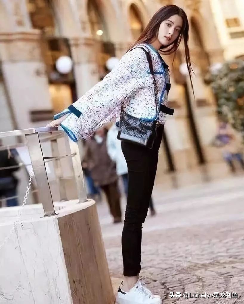 穿搭提案观:为什么明星们都深有执念的「小香风」,你却不感冒?