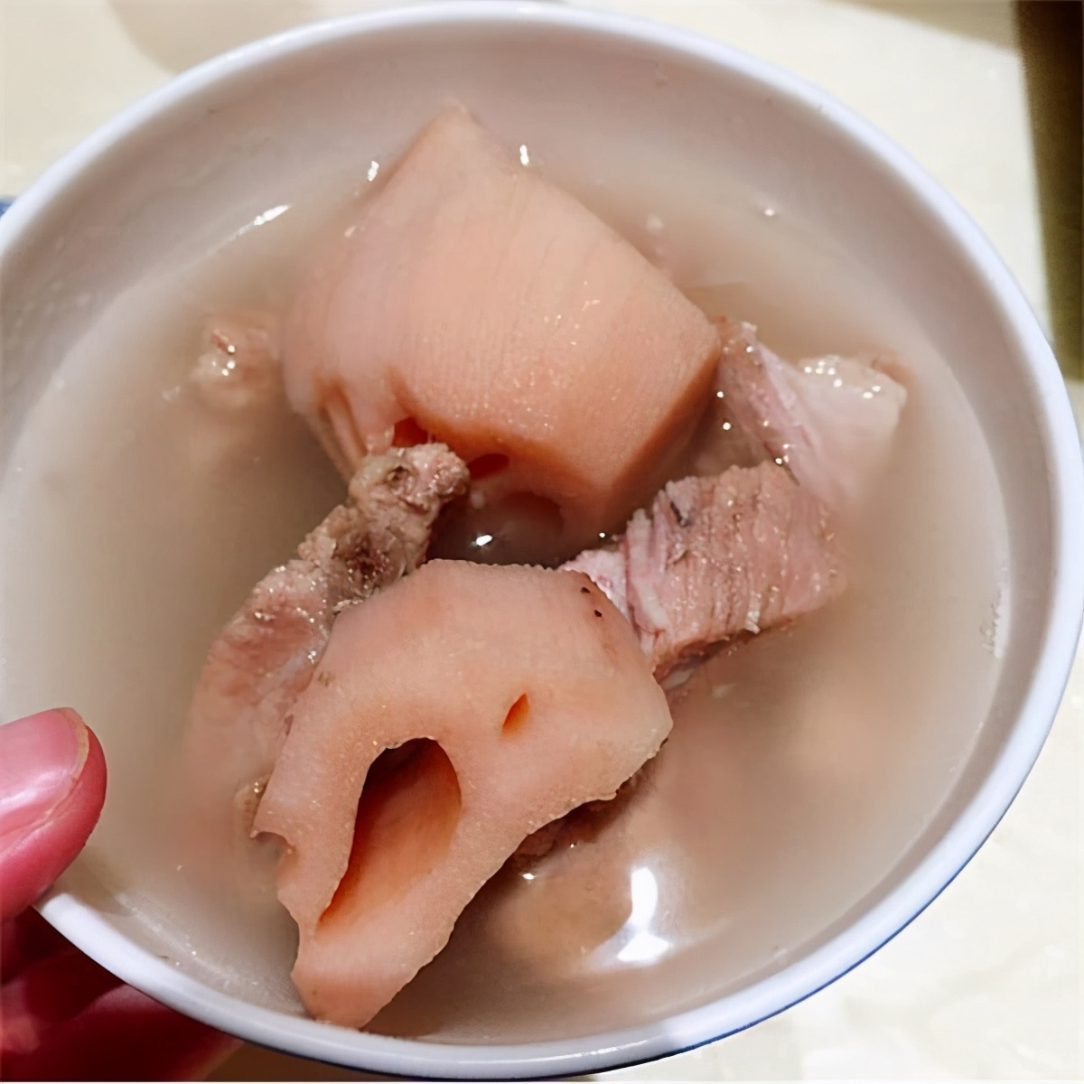 莲藕焯水为什么会变黑,莲藕为什么变红呢