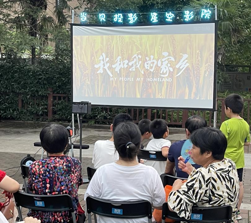 杭州露天电影播放,杭州一小区的这把火差点酿成悲剧