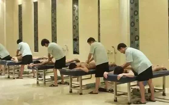 东北洗浴有多野?情感在粗暴的搓泥中升华