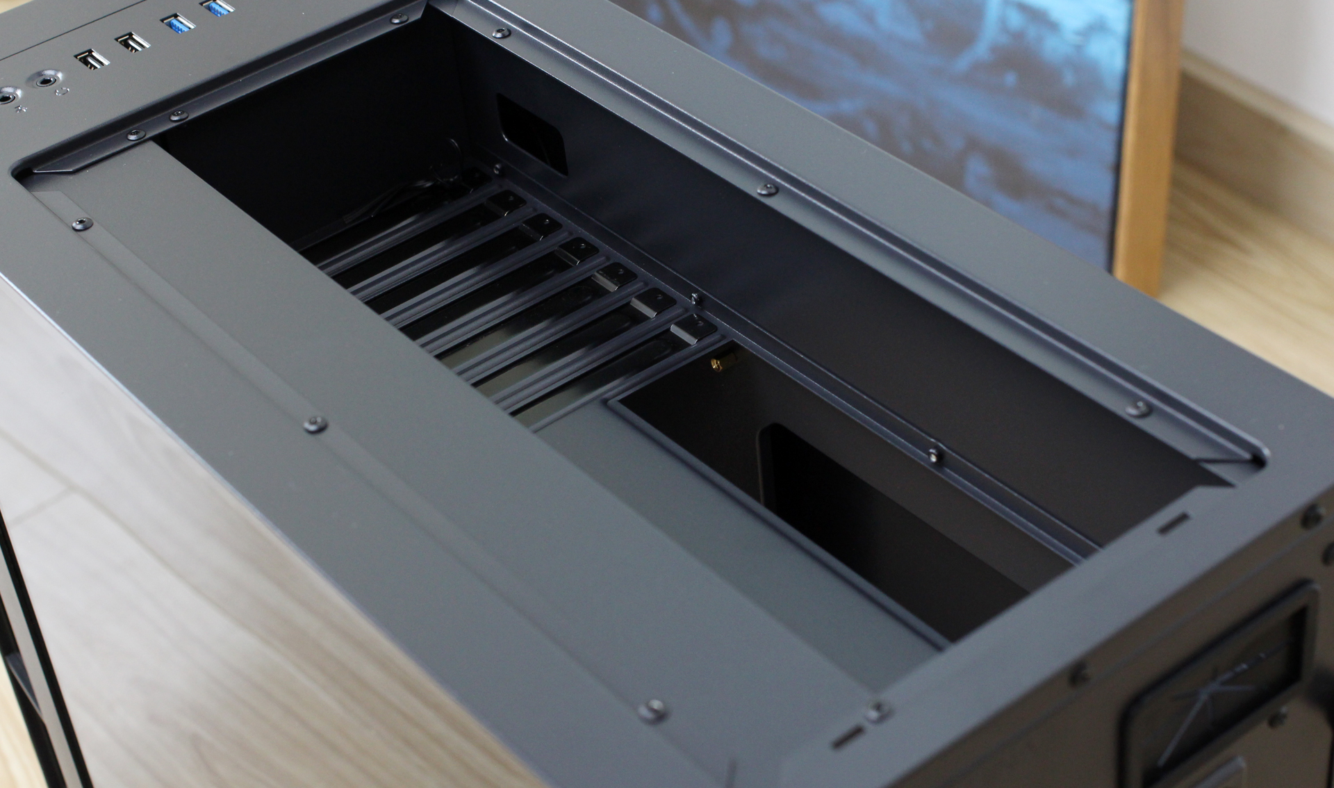 鑫谷atx3.0850w全模组,鑫谷机箱可以装三风扇显卡吗